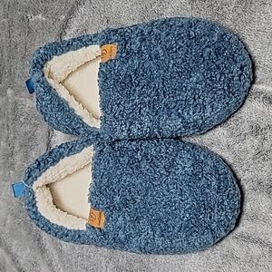 Everfoams cozy house shoes size medium 7/8